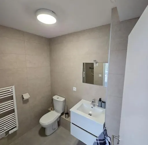 304 - Lafayette 公寓